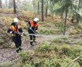 Bild: mde
Flexibel und schnell kann der Brand von einem Waldboden mit Feuerpatschen, zusammen mit Löschrucksäcken, eingedämmt werden. Rund 20 Liter Wasser fasst einer der Löschrucksäcke der Feuerwehr Kemnath.
