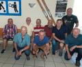 Bild: koa
Die ehemaligen Skispringer aus Freudenberg freuen sich, dass die historischen Sprungskier (hinten) im SV-Sportheim einen Ehrenplatz gefunden haben (von links): Martin Koch, Hermann Koch, Hans Gradl, Martin Binner, Alfred Demleitner, Max Straller, Erich Daucher, Berthold Ries und Albert Daucher.