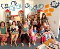 Bild: fjo
Die Bücherei um Leiterin Gertie Kreuzer (links) empfängt die Kleinkinder der AWO-Krabbelgruppe mit ihren Müttern. Gemeinsam wollen sie die Lust aufs Lesen wecken.