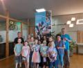 Bild: Pechlattenfixner Dorftheater/exb
Eine Führung beim Fahrradhersteller Cube in Waldershof bot das Pechlattenfixner Dorftheater im Rahmen des Ferienprogramms an. Wolfgang Heider (hinten links) brachte den Kindern und ihren Betreuern viel Wissenswertes über die Firma und die Radproduktion nahe.
