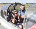 Bild: Gabriele Schönberger
Bereit machen zum Abflug: 25 Kinder sind am Freitag im durch das Ferienprogramm des Weidener Jugendzentrums auf dem Flugplatz Latsch unterwegs.