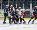Bild: Gebert
Die Blue Devils Weiden (blaue Trikot) gewannen ihr erstes Testspiel gegen die Eispiraten Crimmitschau mit 6:3.