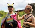 Bild: Dagmar Williamson 
Beim Christopher-Street-Day in Amberg gab es nicht nur Getränke aus dem Horn, sondern auch "Free Hugs" - also kostenlose Umarmungen.