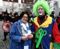 Archivbild: wro
Die Gründerin der Faschingsgesellschaft "Weiß-Blau", Irmard Hegen (links) ist in Wiesau bestens bekannt. Bei den Rosenmontagsumzügen ist sie stets vor Ort. Neben ihr steht der Mann mit den vielen bunten Kostümen, Klaus Herneczky.