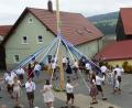 Bild: sl
Die Kirwaleit beim Bandltanz