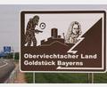 Bildmontage: Stadt Oberviechtach/exb
Goldwaschen, Burg Murach und Doktor Eisenbarth: Diese drei touristischen Highlights sollen Durchreisende auf der Autobahn A 93 kurz vor der Ausfahrt Nabburg auf das Oberviechtacher Land aufmerksam machen.