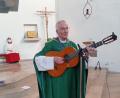 Bild: fpoz
Mit einem Lied und Gedanken über Bescheidenheit und Demut verabschiedete sich Pfarrer Josef Triebenbacher von seiner Pfarrgemeinde Herz Jesu.