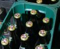 Symbolbild: Heiko Wolfraum
Einen Kasten Bier ließen Diebe in Schwandorf aus einer Garage mitgehen.