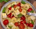 Bild: Andrea Obermeier/exb
Andrea Obermeier aus Schwarzenfeld verrät ihr Rezept für Tortellini-Salat Rezept.