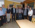 Bild: she
Die neue Vorstandschaft des OWV mit Bürgermeister Konrad Kiener (Vierter von links.) und OWV-Hauptvorsitzendem Armin Messner (Vierter von rechts).
