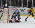 Bild: Gebert
Szene vor dem Kasten des Weidener Keepers Marco Wölfl: Die Blue Devils unterlagen am Sonntag den Bayreuth Tigers mit 2:4.