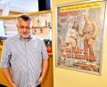 Bild: Thomas Dobler
Der Schwandorfer Kinobetreiber Frederik Hohrath ("Lichtwerk-Kino") ist ein bekennender Karl-May-Fan. So zeigt er bei einem kleinen Filmfestival am zweiten Septemberwochenende auch den "schönsten aller Karl-May-Filme", nämlich "Der Schatz im Silbersee".