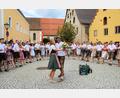 Bild: bjo
Einen Ehrenwalzer tanzt das neue Schmidmühlener Oberkirwapaar Elias Graf und Caroline Wittmann.