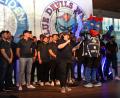 Bild: Gebert
Die Spieler der Blue Devils zusammen mit Moderator Christian Kaminsky und dem neuen Maskottchen auf der Bühne.