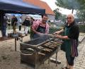 Bild: krb
Wie in jedem Jahr waren die gegrillten Forellen von Bernhard Weiß ein Renner. Zusammen mit Jürgen Trescher hatte er alle Hände voll zu tun um der regen Nachfrage nachzukommen