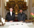 Bild: bey
Pfarrer Adam Karolczak (links) und Pater John (rechts) sind die neuen Seelsorger in der Seelsorgeeinheit Pleystein-Burkhardsrieth-Miesbrunn-Waidhaus.