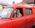 Bild: lei
Die Freude steht Helmut Pilhofer ins Gesicht geschrieben, als der ehemalige Gerätewart der Feuerwehr Eschenfelden wieder am Steuer "seines Autos" aus den 80er- und 90er-Jahren sitzt.