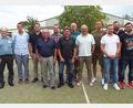 Bild: e
Der TC Kümmersbruck wählt einen neuen Vorstand mit Thomas Kick (Fünfter von rechts) an der Spitze. Ihm und den Geehrten gratuliert Dritter Bürgermeister Hubert Blödt (links).