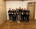 Bild: Angelika Prem/exb
Beim Ehrenabend der Kolping-Fanfarengruppe ehrt Rainer Dobmeier (Zweiter von rechts) unter anderem Philipp Kleber, Maria Uhlemann, Franziska Ebnet, Anna Lang, Anna Straßburger, Matthias Kraus, Norbert Dobmeier und Lydia Gschrey (von links)