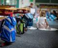Symbolbild: Philipp Schulze/dpa
Es wird voll in den Klassenzimmer, Stuhlkreise oder Ähnliches wird es nicht mehr geben. Die Schülerzahlen steigen, an Lehrer mangelt es. Im Landkreis fallen wenigstens keine Pflichtstunden aus.