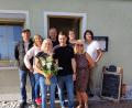 Bild: ak
Markus und Nadine Kappauf (vorne) übernehmen das Vereinsheim "es Haisl" des Witzlasreuther Heimatvereins.