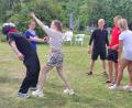 Bild: Erika Grötsch
Frauen können sich im Kurs Krav Maga (Kontaktkampf) der VHS Vohenstrauß Grundtechniken zur Selbstverteidigung aneignen.