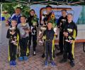 Bild: NAC Amberg/exb
Auf dem Bild vorne von links Felix Rall, Moritz Rall, Bruno Reuster und Manuel Scherer. Hinten von links Kart-Sportchef Horst Scherer, Simone Kraus, Matthias Scherer und Martin Scherer.