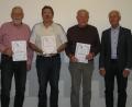 Bild: öt
Karl Lenhard , Vorsitzender Martin Schreyer und Altbürgermeister Günther König (von links) durften für 20 Jahre Zugehörigkeit zum Kleintierzuchtverein Neusorg Urkunden und die Ehrennadeln in Gold in Empfang nehmen. Bürgermeister Peter König gratulierten ihnen.