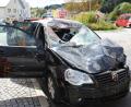 Bild: -/-Polizei/dpa
Ein Pferd ist bei einem Unfall auf dieses Auto gesprungen und hat dabei zwei Personen verletzt.