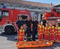 Bild: mde
Die "Löschprofis" der Feuerwehr Atzmannsberg-Köglitz besichtigten mit ihren Betreuern Andreas Schraml (hinten links) und Klaus Bothner (hinten rechts) die Drehleiter der Feuerwehr Kemnath. Diese und deren Sonderausrüstung erklärten Daniel Merkl und Lukas Häckl (Mitte, von links).