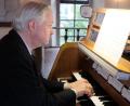 Bild: le
Auf der Königin der Instrumente, der Orgel, zeigt sich Kantor Andreas Kunz einmal mehr als Meister seines Faches. Er brilliert mit seinen Darbietungen.