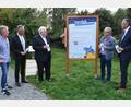 Bild: ubb
Peter Gold (Dritter von links) erklärt Vinzenz Rahn, Franz Stahl, Toni Dutz und Franz Schön (von links) bei der Eröffnung der Präsentation die Grundlagen der Wanderausstellung.