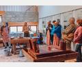Bild: sfo
Heimatforscher Adalbert Busl (Mitte) erforschte die Glasschleifgeschichte in der Oberpfalz. Am Tag des offenen Denkmals zeigte er zusammen mit Harald Primitz von der Gesellschaft Steinwaldia im Museum "Erlebbare Glasschleif" in Arnoldsreuth bei Pullenreuth den Besuchern die Urtechnik des Glasschleifens.