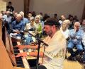 Bild: Wolfgang Horn/exb
Christian Willisohn begeisterte mit seiner professionellen Bluesmusik ein 50-köpfiges Publikum im Kunsthaus Waldsassen.