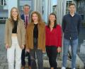 Bild: adj
Bürgermeister Ernst Schicketanz (Zweiter von links) mit den besten Schulabgängern: Emilia Herzer (links), Leonie Scheibl, Olivia Bock und Christian Träger (Dritte bis Fünfter von links).