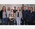 Bild: fvo
Die drei neuen Feuerwehrfrauen der Feuerwehr Spielberg (von links): Eva Gmeiner, Antonia Weiß und Anita Gmeiner. Georg Schmid (hinten links) wird für 50 Jahre Mitgliedschaft geehrt.