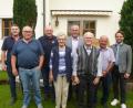 Bild: bk
Mit 95 Jahren die Ruhe selbst: Hans Eller (vorne Dritter von links) neben seiner Frau.
