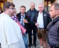 Bild: do
Bei der "Begegnung" nach dem Gottesdienst nutzten viele Pfarrangehörige die Gelegenheit, Pfarrer Johannes Bosco kennenzulernen.