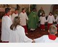 Bild: kro
Die Ministranten tanzten beim Abschiedsgottesdienst mit Pfarrvikar Charles John um den Altar.
