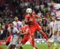 Bild: Sven Hoppe/dpa
In der Abwehr stark gegen Lewandowski, und vorne auch noch Torschütze: Lucas Hernandez (Mitte) beförderte die Bayern mit seinem wuchtigen Kopfballtreffer nach einer Ecke von Joshua Kimmich gegen den FC Barcelona auf die Siegerstraße.