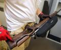 Bild: Wolfgang Steinbacher
Wenkmann fasst die Waffen zum Schutz vor Feuchtigkeit nur mit Handschuhen an, damit keine mögliche Rostbildung droht.