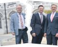 Bildmontage: Christian Gold/Archivbild: rti
Es geht ein Riss durch die CSU. Die Parteistrategen schicken Toni Dutz (links) nicht mehr ins Rennen um einen Sitz im Oberpfälzer Bezirkstag. Der Tirschenreuther CSU-Kreisvorsitzende MdL Tobias Reiß (Mitte) wird bei der Delegiertenversammlung in Kemnath Landrat Roland Grillmeier (rechts) als Nachfolger vorschlagen.