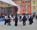 Bild: Karl Müller/exb
Zimmermannsklatsch auf dem Egerer Marktplatz.