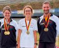 Bild: dl
Kerstin Schmidt, Brigitte Ehrenstraßer und Markus Gleißl (von links) waren bei der deutschen Meisterschaft im Sommerbiathlon erfolgreich.