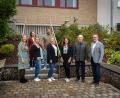 Bild: Tobias Frauendorfer/exb
Die neuen Lehrkräfte an der Realschule im Stiftland in Waldsassen: (von links) Jenny Anderko, Gudrun Betzl, Elisa Konrad, Thomas Weiß, Judith Beer, Theresa Römmelt, Realschuldirektor Stephan Drexler sowie Zweiter Bürgermeister Karlheinz Hoyer.