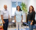 Bild: Michael Vogl/exb
Nina Ognyanova (Mitte) schlägt mit ihrer Ausbildung zur Pflegefachhelferin am Krankenhaus St. Barbara privat neue Wege ein. Aber auch für Pflegedirektor Frank Hederer und seine Stellvertreterin Katrin Eger ist sie die Pionierin eines neuen Ausbildungsganges.