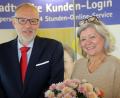 Bild: Wolfgang Steinbacher
Der neue Geschäftsführer der Stadtwerke Amberg und seine Ehefrau erfuhren am Freitag einen herzlichen Empfang in Amberg.