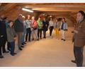 Bild: jr
Insgesamt fünf Dachstuhlführungen bot Architekt Gerhard Plaß (rechts) am Tag des offenen Denkmals im Schafferhof an.