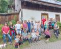 Bild: Simone Salomon
Einen interessanten Tag verbrachten die Kinder bei Familie Hechtl in Kühried, wo sie einen Einblick in die Welt der Bienen erhielten.