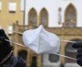 Archivbild: Petra Hartl
Beim Tragen einer solchen FFP2-Maske bekommt ein 52-Jähriger Atemnot und Panikattacken. Deswegen hat er sich ein falsches Attest besorgt.